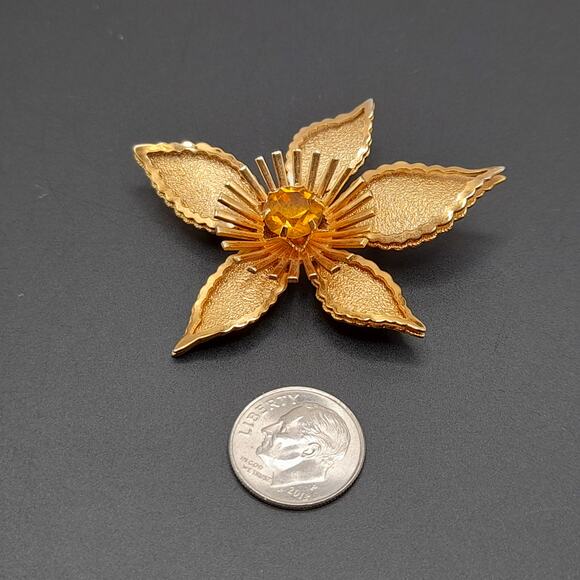 Vintage 1950s Gold Tone Rhinestone Metal Flower Brooch - 2 1/4 Inches - Picture 2 of 6